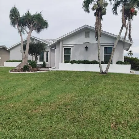 The Playful Pelican Cape Coral Exterior photo