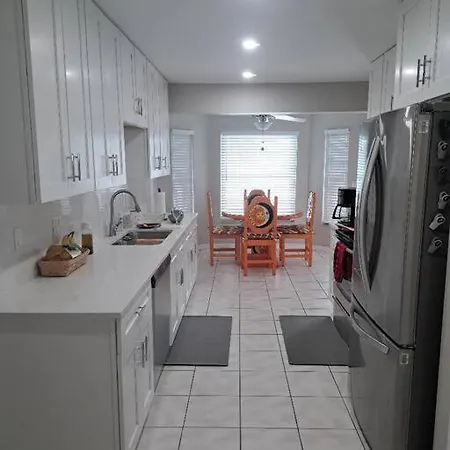 The Playful Pelican Cape Coral Exterior photo