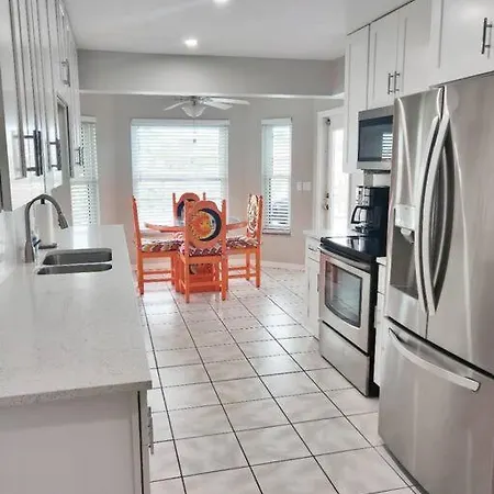 The Playful Pelican Cape Coral Exterior photo