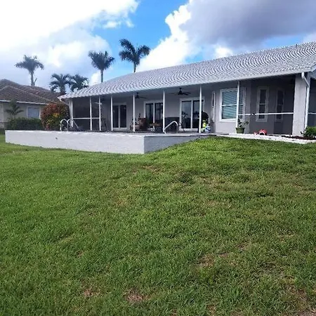 The Playful Pelican Cape Coral Exterior photo