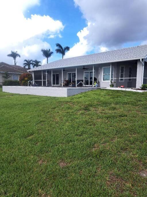 The Playful Pelican Holiday home Cape Coral